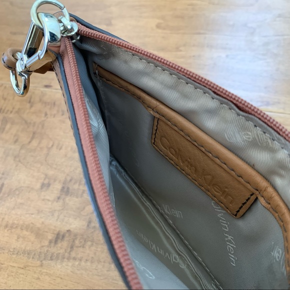 Calvin Klein Tan Pebbled Wristlet (EUC) - Picture 4 of 5